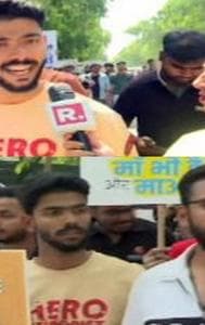 More than 700 students protest against Congress manifesto